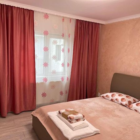 Eric Apartment Buzău Esterno foto